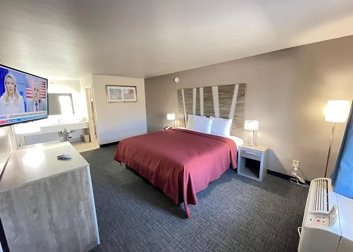 Excellent Inn&Suites